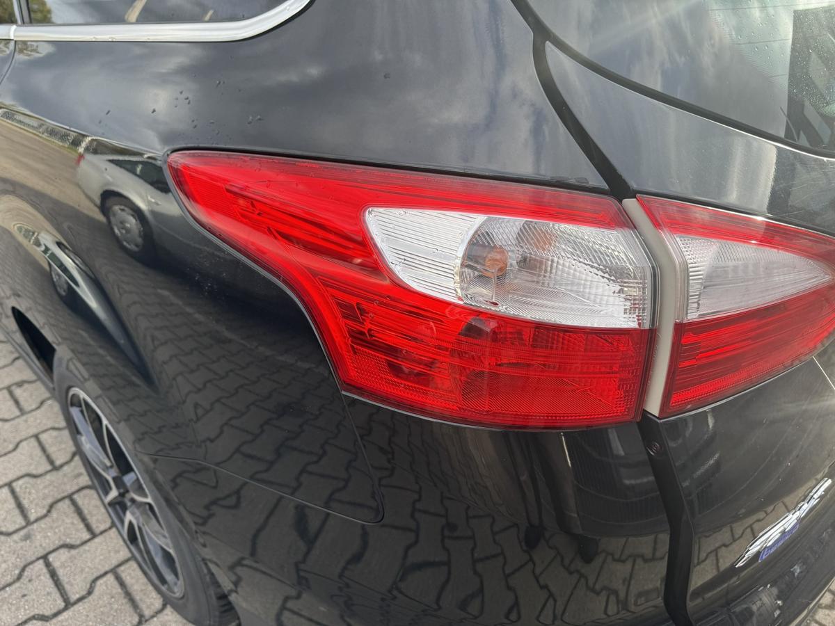 Ford Focus 3 Bj.2011 original R&uuml;cklicht R&uuml;ckleuchte Schlussleuchte links au&szlig;en Kombi